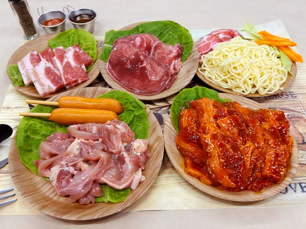 バラエティーセット1人前2,530円(2セットより注文可能、画像は2人前イメージ)/泉南りんくう公園(大阪府/泉南市)