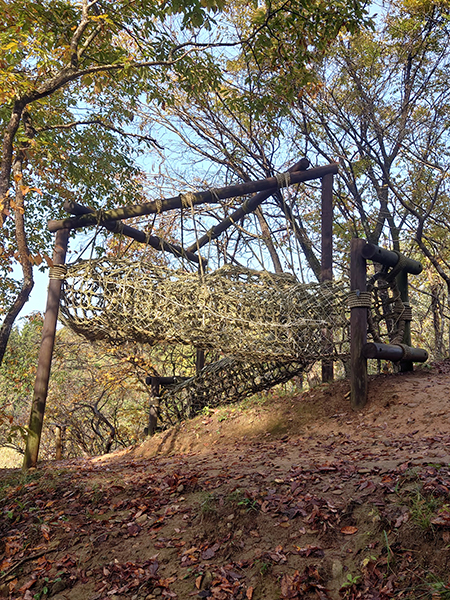 ユラユラチューブ／秋田県立中央公園フィールドアスレチック