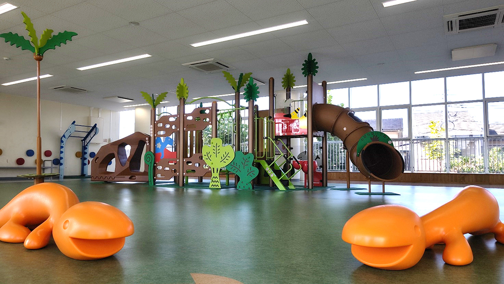 恐竜をイメージしたアスレチック遊具とマスコット遊具／福井少年運動公園（福井県／福井市）