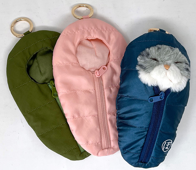 はさまぬるにピッタリサイズの寝袋各1650円/旭川市旭山動物園（北海道）