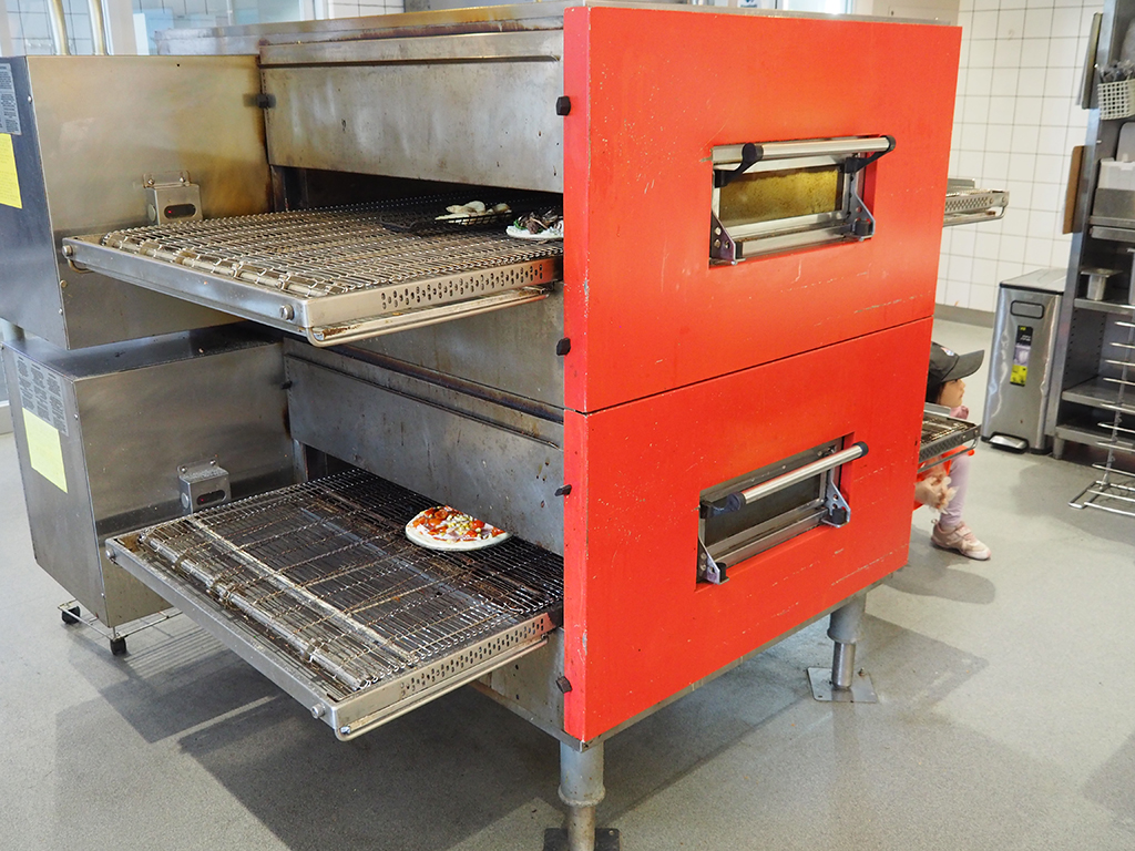 ついにオーブンの中へ！/ピザアカデミー