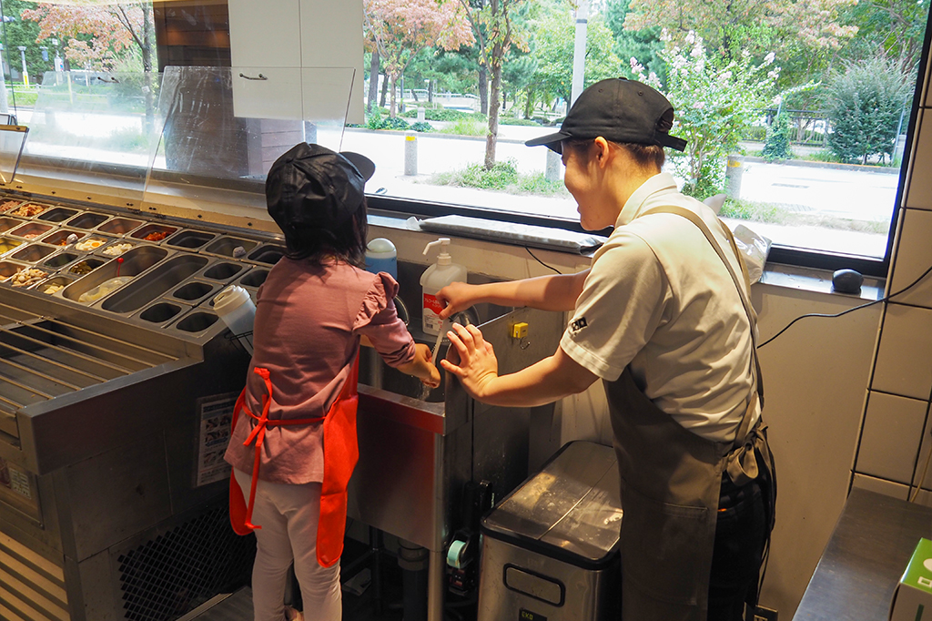 まずはしっかり手を洗って…/ピザアカデミー