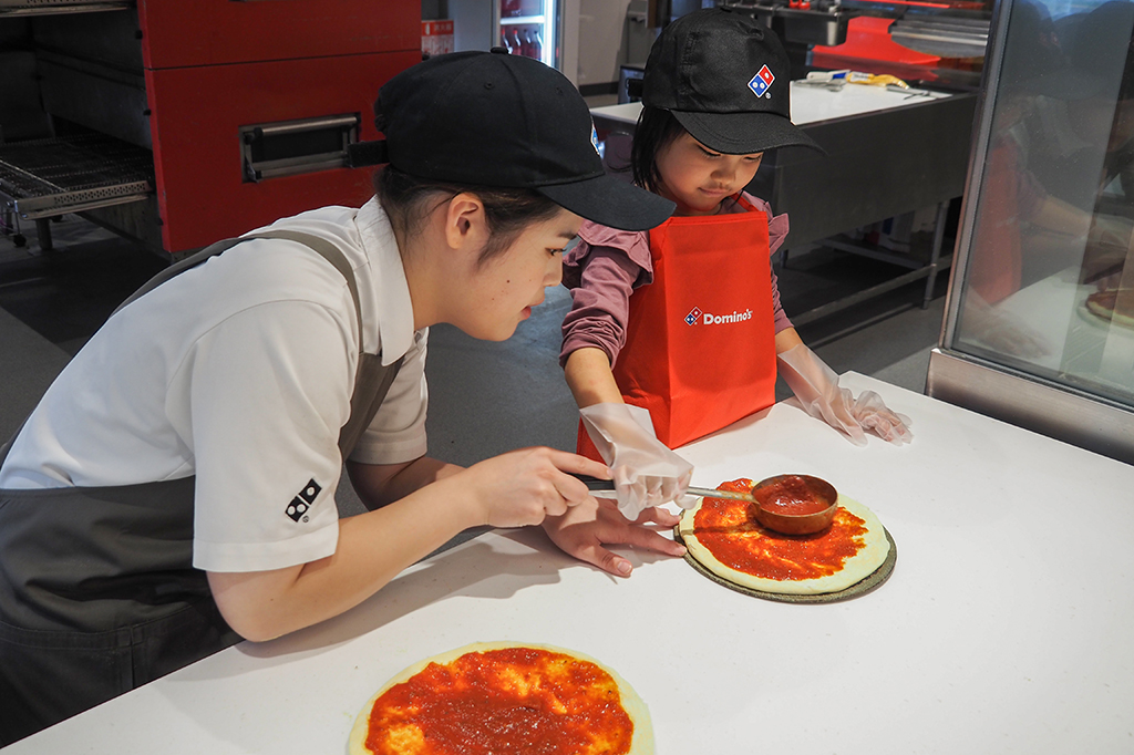 次はお待ちかねのトッピング/ピザアカデミー