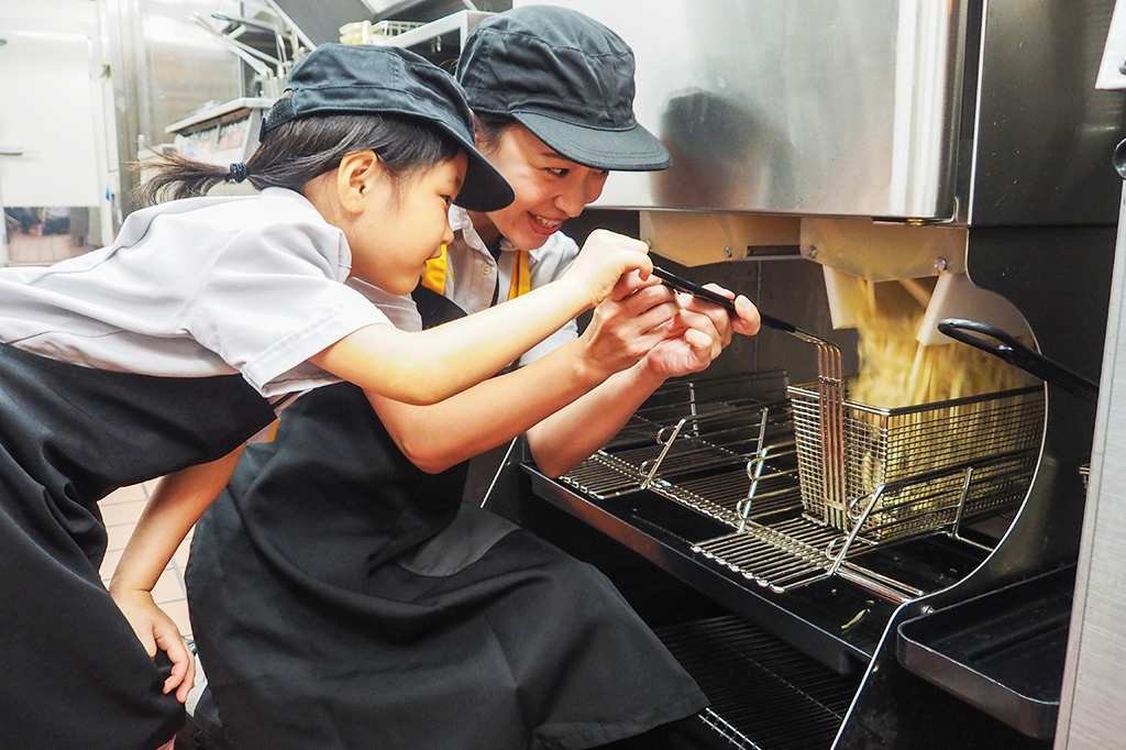 マクドナルドのポテトを揚げる体験／マックアドベンチャー