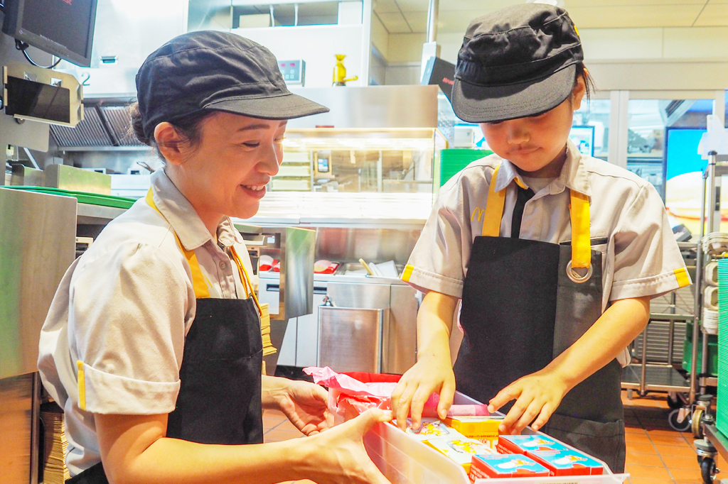 最後に、お待ちかねのハッピーセットのおもちゃを選びます/マックアドベンチャー