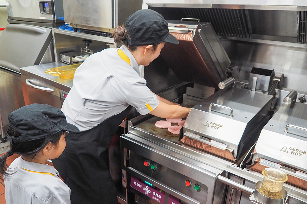 パティを焼くグリル/マックアドベンチャー