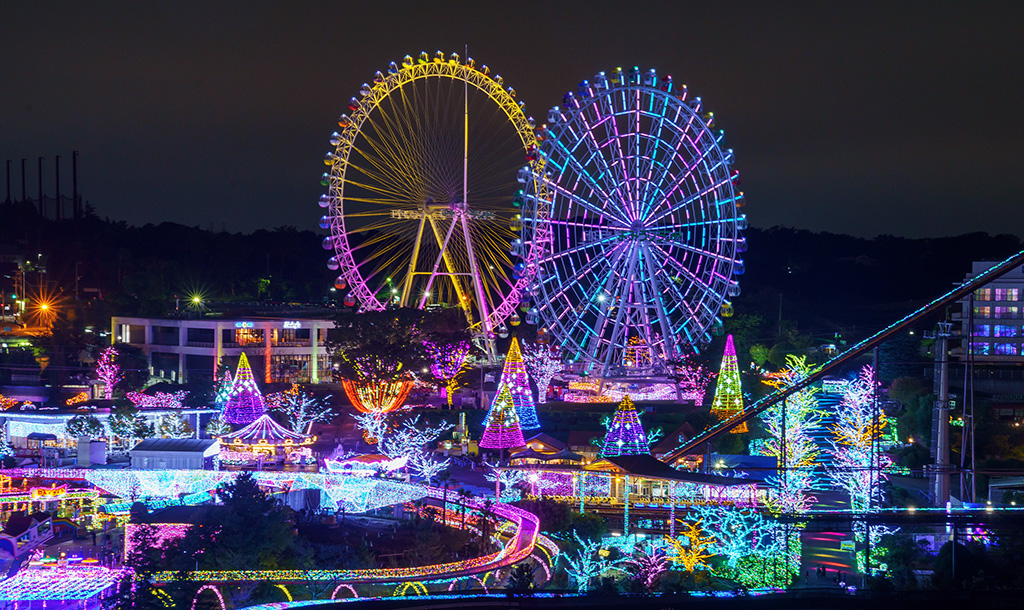ジュエルミネーションが華やかに輝く園内/よみうりランド（東京都/稲城市）