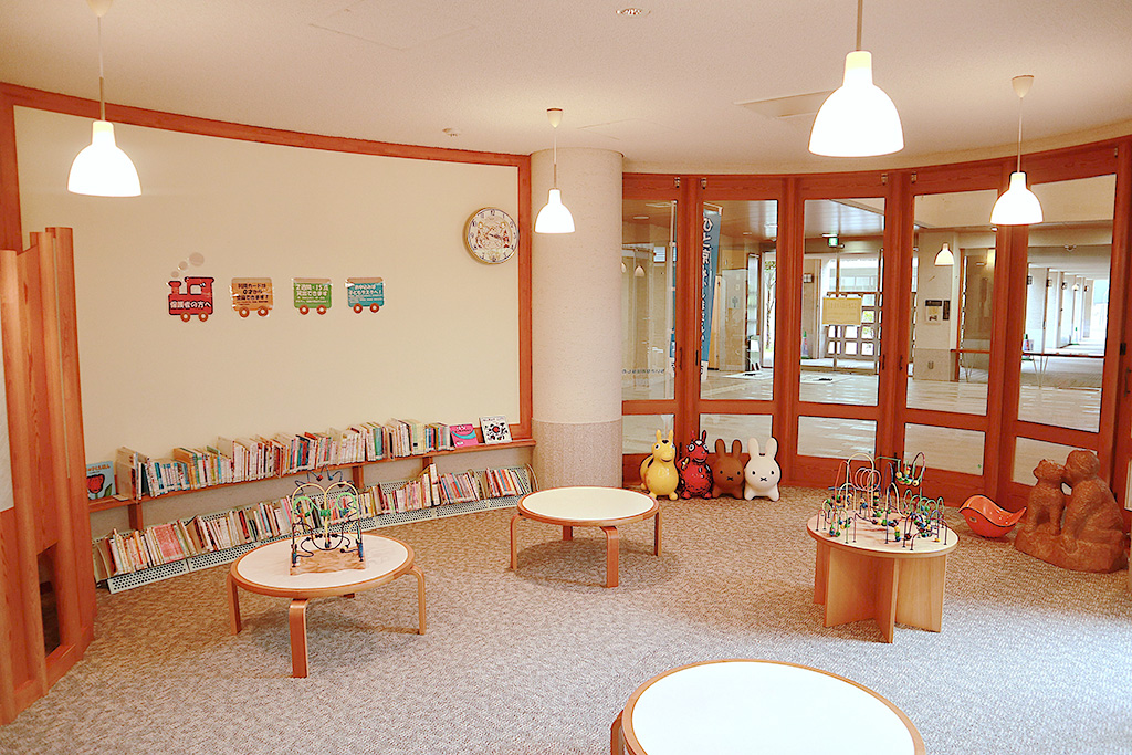 キッズスペースも充実している南相馬市立中央図書館(福島県/南相馬市)