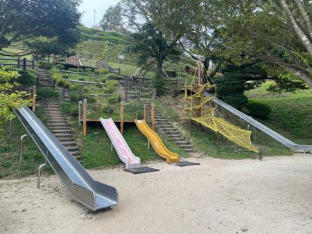 遊びの広場の複合遊具/大平山 山頂公園