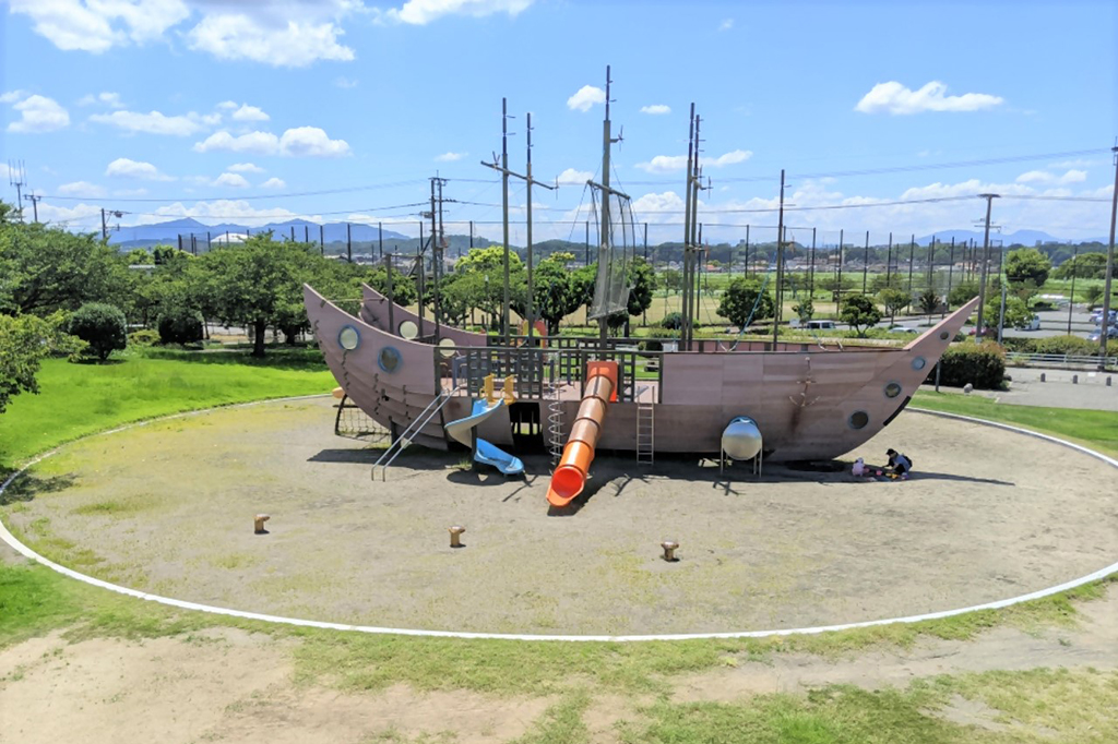 プレイゾーンにある舟形コンビネーション遊具/鶴崎スポーツパーク（大分市）