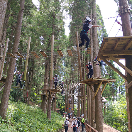 大自然の中でおもいっきり体を動かして遊べるアドベンチャー！/アドベンチャーパーク森のかわなべ（県南九州市）