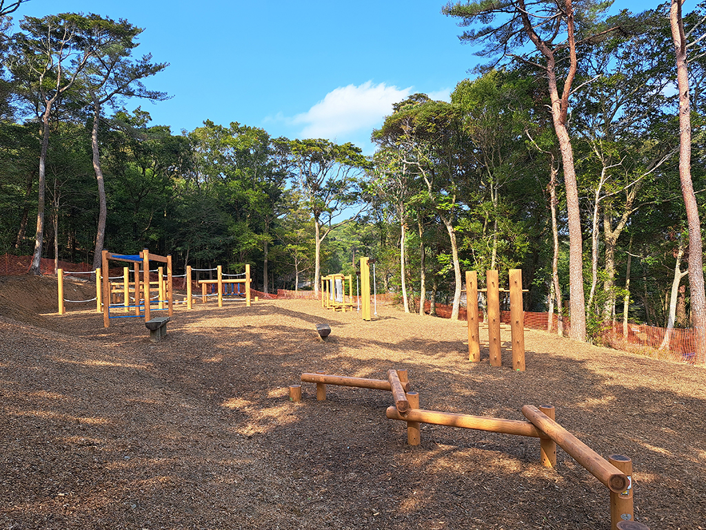森林に囲まれた「冒険広場アスレチック」/ながさき県民の森（長崎市）