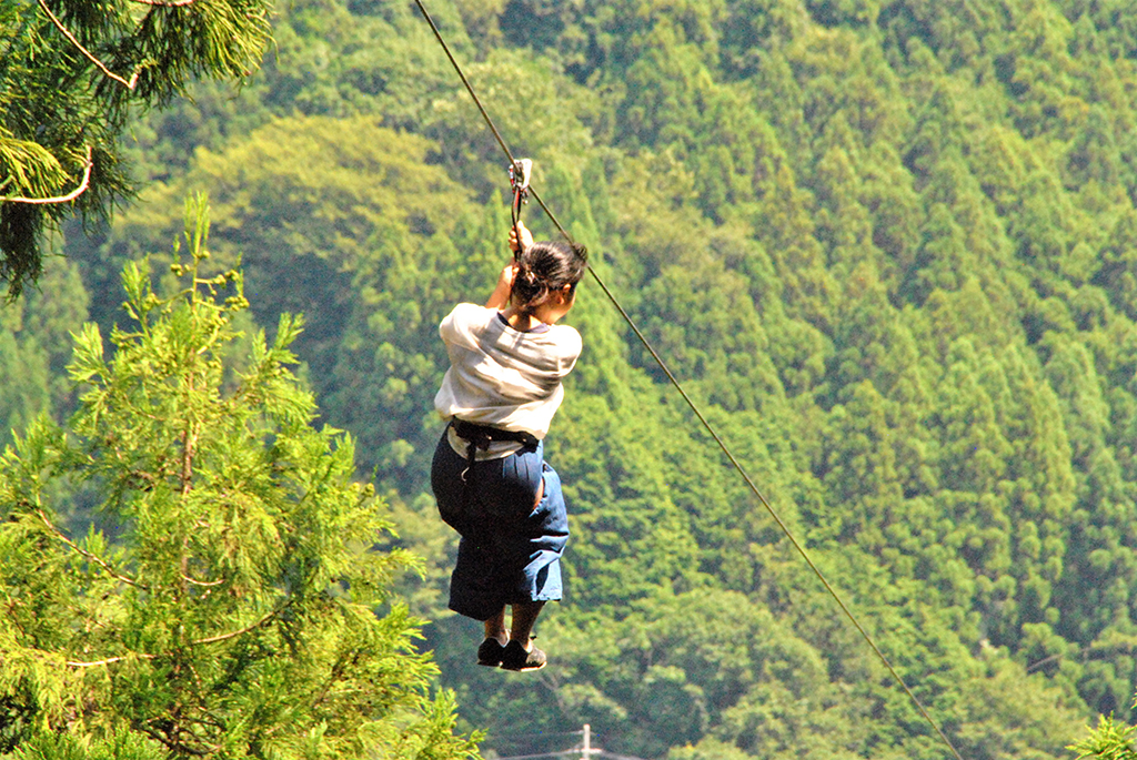 森を抜けるジップスライドは非日常体験ができる/フォレストアドベンチャー・祖谷(徳島県/三好市)