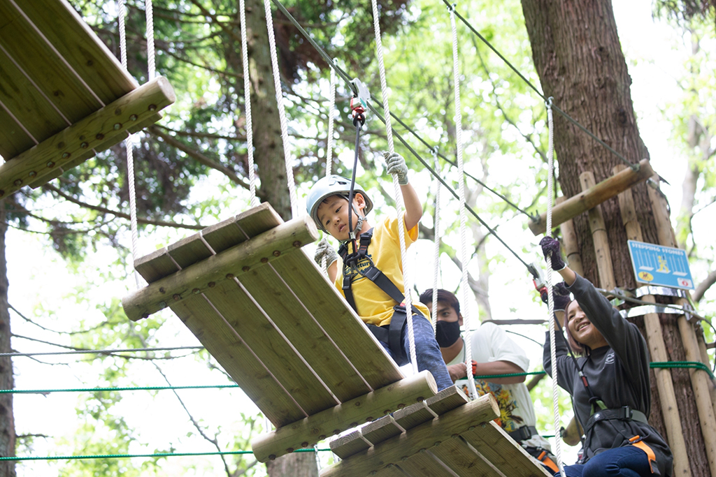 森の中で味わう非日常体験は子どもから大人まで大人気/フォレストアドベンチャー・たたらの里