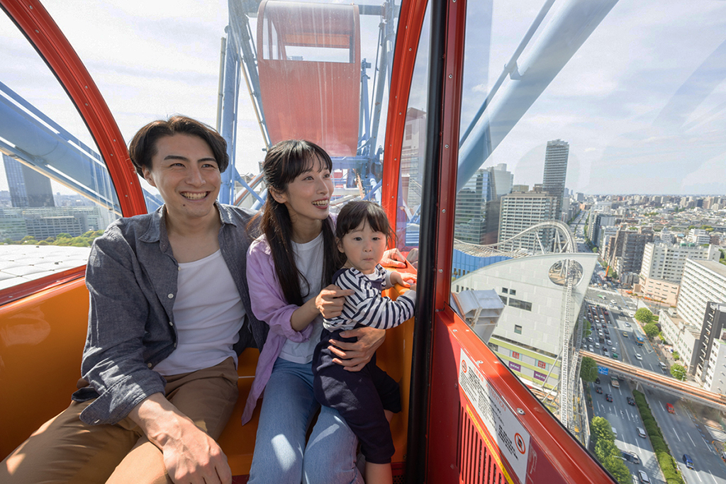 観覧車「ビッグ・オー」に乗る親子/東京ドームシティ（東京都/文京区）