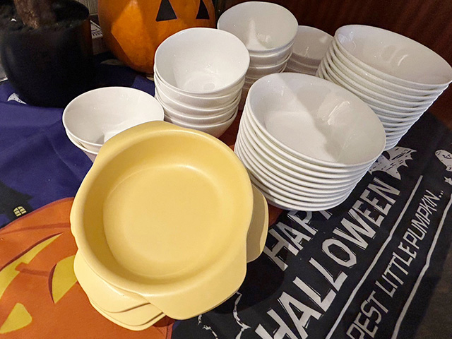 朝食ビュッフェの子ども用のプラスチック皿/「ハイアット リージェンシー 横浜」子連れで宿泊レポ（神奈川県/横浜市）