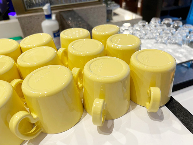 朝食ビュッフェにある子ども用のプラスチックカップ/「ハイアット リージェンシー横浜」子連れで宿泊レポ（神奈川県/横浜市）