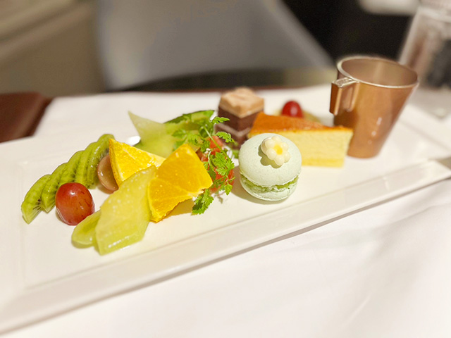 ルームサービスで頼んだ本日のデザート（1500円）/「ハイアット リージェンシー 横浜」子連れで宿泊レポ（神奈川県/横浜市）