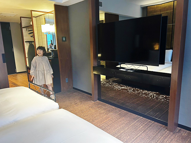 スタンダードツインルームのメインルーム/「ハイアット リージェンシー横浜」子連れで宿泊レポ（神奈川県/横浜市）