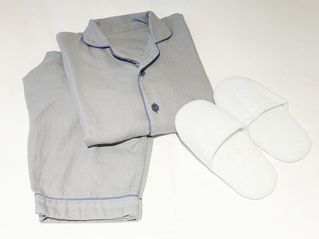 子ども用パジャマとスリッパ/「ハイアット リージェンシー横浜」子連れで宿泊レポ（神奈川県/横浜市）