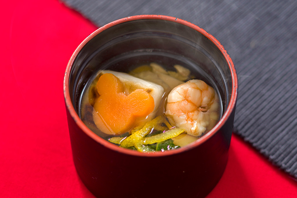 2025年お正月の限定メニュー「れすとらん北齋」の雑煮椀/東京ディズニーランド（千葉県/舞浜市）