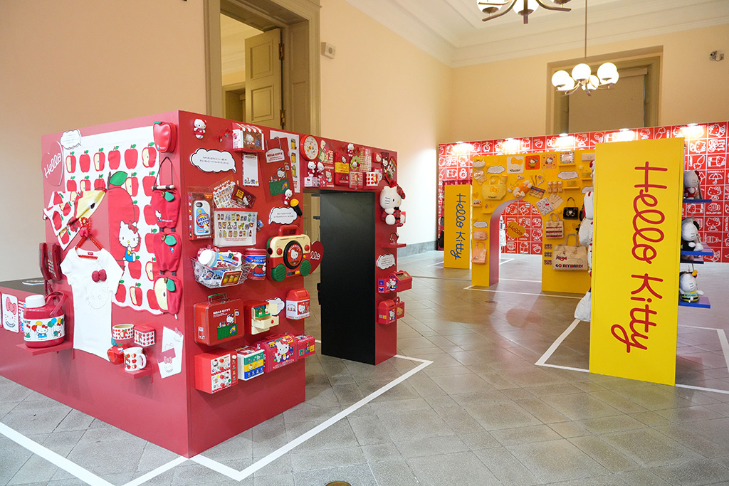 「Hello Kitty展」グッズを展⽰するコーナーなど/東京国立博物館(東京都/台東区)
