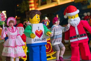 レゴランドⓇ・ジャパンで「クリスマス・ナイト」開催 人気のナイトイベントでスペシャルショーやワークショップを満喫