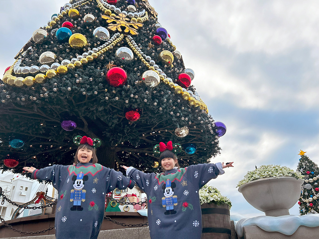 高さ15mのクリスマスツリー│2024クリスマス/東京ディズニーシー(千葉県/舞浜市)