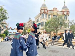 【2024年最新】東京ディズニーシーのクリスマス！子どもと一緒に楽しむコツは？ショーやフードをゆったり楽しもう