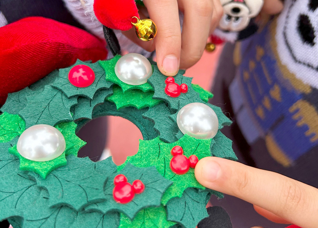 カチューシャの耳部分にいるミッキー│2024年クリスマスグッズ/東京ディズニーリゾート（千葉県/舞浜市）