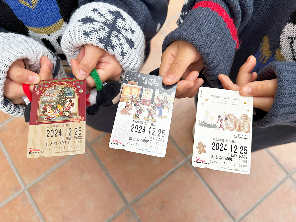 ディズニーリゾートラインのクリスマスデザインの期間限定のフリーきっぷ3種（千葉県/舞浜市）