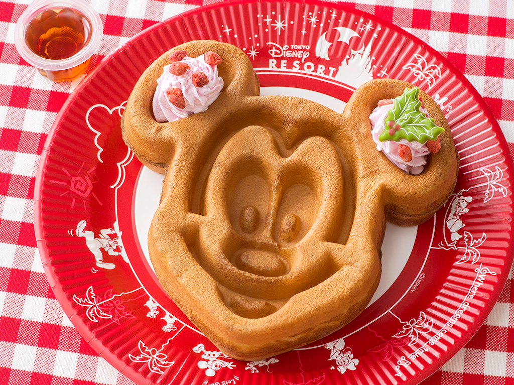 ミッキーワッフル、ストロベリーホイップとメイプルソース付き│クリスマス/東京ディズニーランド（千葉県/舞浜市）