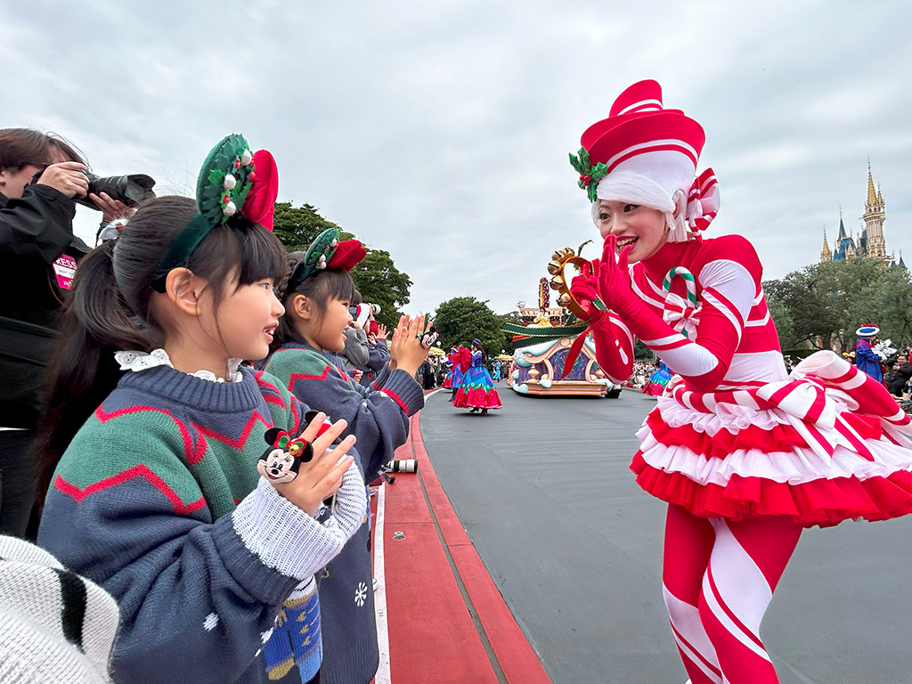 「クリスマス・ストーリーズ」のパレードの様子/東京ディズニーランド（千葉県/舞浜市）