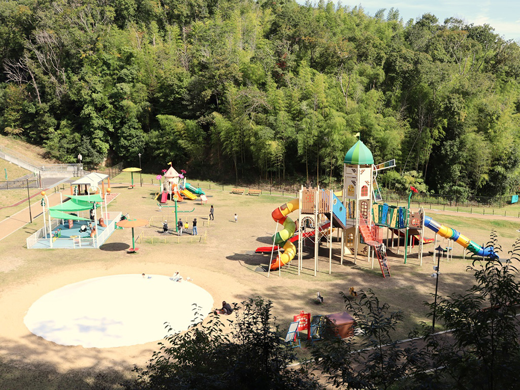 杉村やすらぎ広場のアスレチック遊具/杉村公園(和歌山県/橋本市)