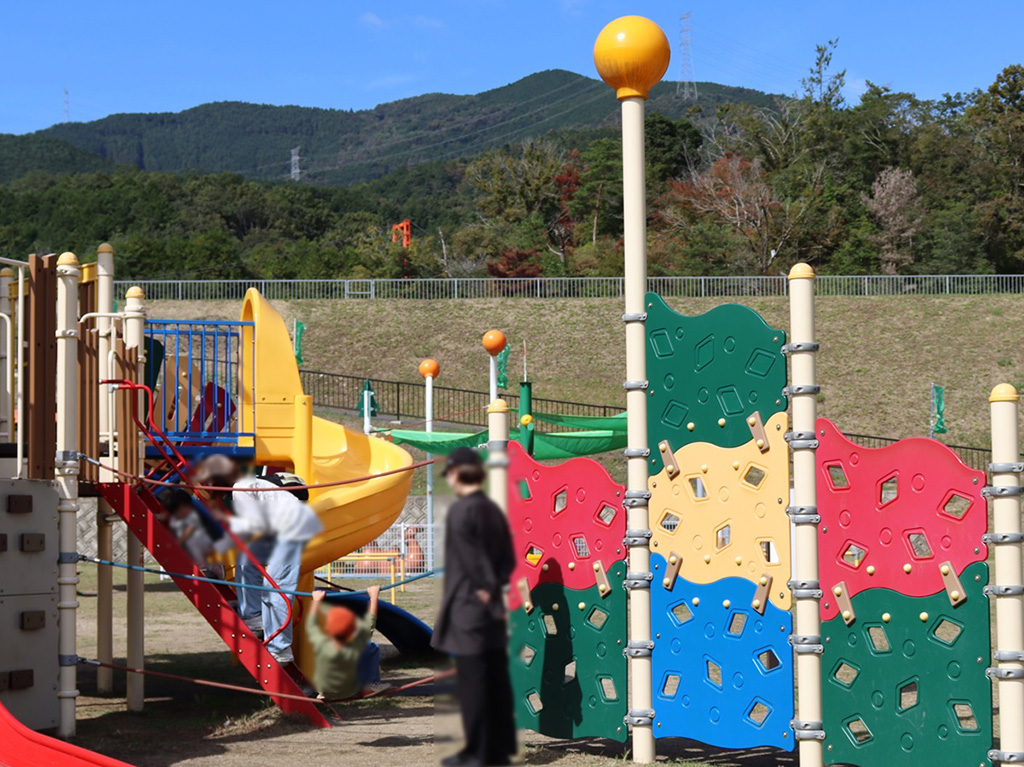 複合型遊具「街のおおきな風車塔」/杉村公園(和歌山県/橋本市)