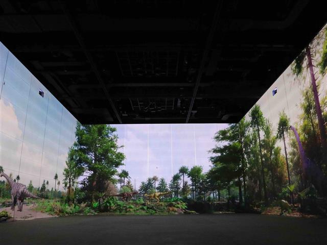 特別展示室(3面ダイノシアター)/福井県立恐竜博物館 （福井県/勝山市）