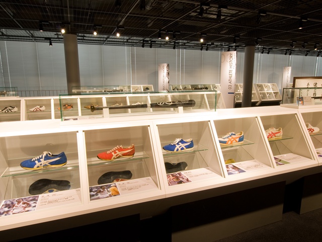 アシックスの歴代契約選手が使ったシューズモデルも展示/アシックス スポーツ ミュージアム（兵庫県/神戸市）