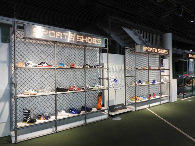 さまざまなシューズに触れて、何の種目に使われているかを当てるコーナーもある/アシックス スポーツ ミュージアム（兵庫県/神戸市）