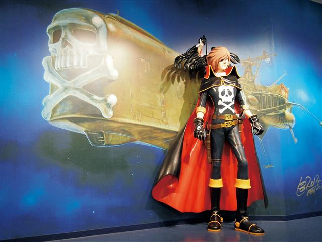 エントランスにある等身大キャプテンハーロックは、絶好の記念撮影スポット/北九州市漫画ミュージアム（福岡県/北九州市）