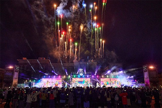 クライマックスのパイロ/ユニバーサル・スタジオ・ジャパン「NO LIMIT! クリスマス」(大阪府/大阪市)