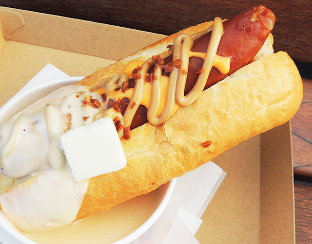 Say Cheese! チーズフォンデュ・ドッグ ~キャラメル&メルティバター/ユニバーサル・スタジオ・ジャパン「NO LIMIT! クリスマス」(大阪府/大阪市)