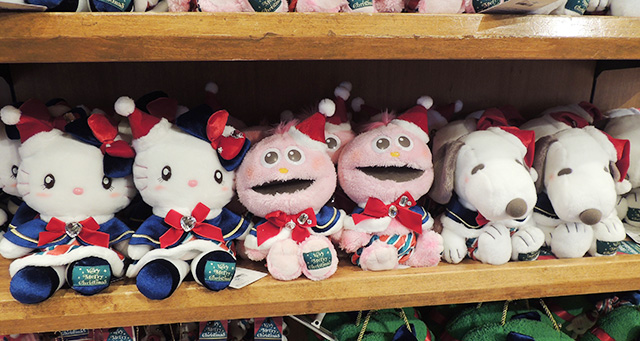 スヌーピー、モッピー、ハローキティのぬいぐるみ/ユニバーサル・スタジオ・ジャパン「NO LIMIT! クリスマス」(大阪府/大阪市)