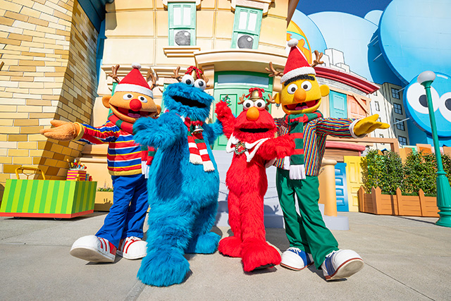 セサミストリートのバート、エルモ、クッキーモンスター、アーニー/ユニバーサル・スタジオ・ジャパン「NO LIMIT! クリスマス」(大阪府/大阪市)