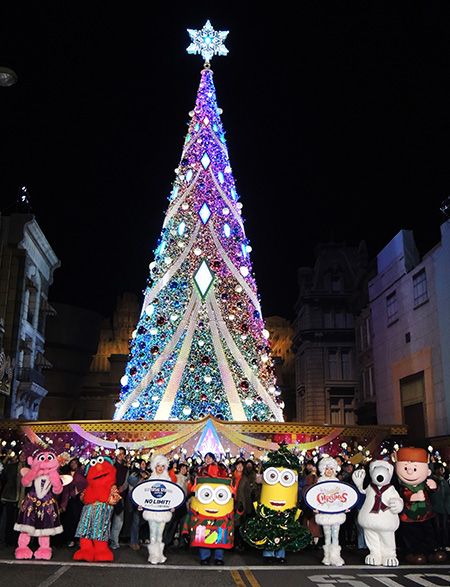 クリスマスツリーツリー点灯式の様子/ユニバーサル・スタジオ・ジャパン「NO LIMIT! クリスマス」(大阪府/大阪市)