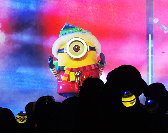 クリスマスコスチュームのミニオン/ユニバーサル・スタジオ・ジャパン「NO LIMIT! クリスマス」(大阪府/大阪市)