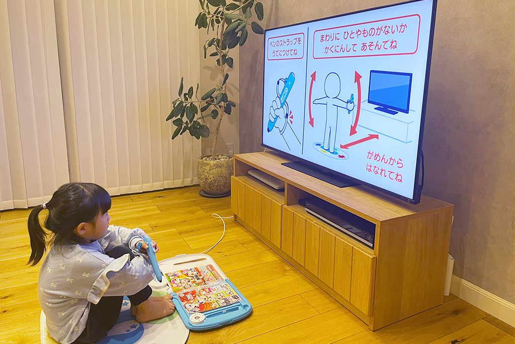 「ePICO」（イーピコ）で遊ぶ様子2