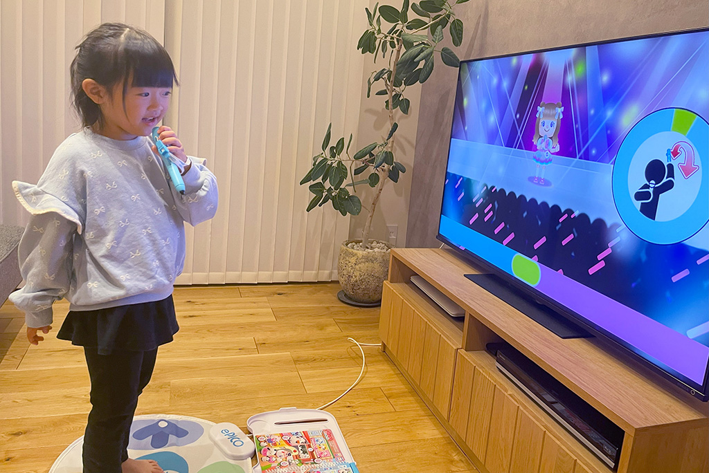 「ePICO」（イーピコ）で遊ぶ様子4