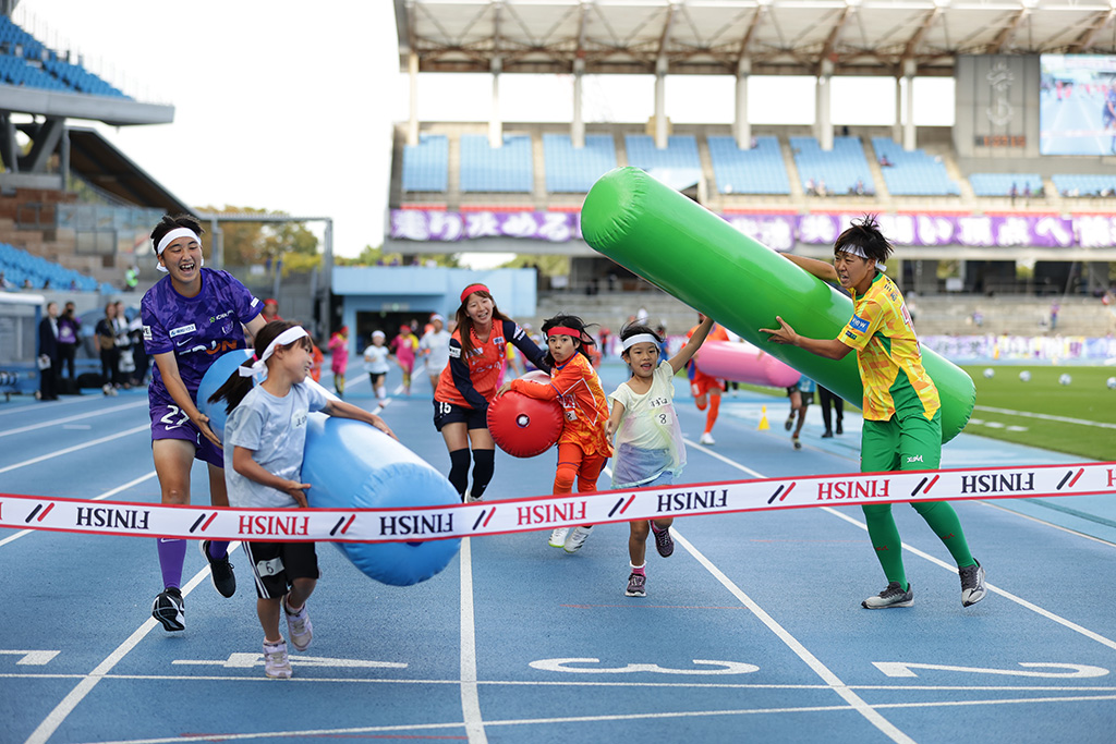 親子で楽しめるイベント/©WE LEAGUE