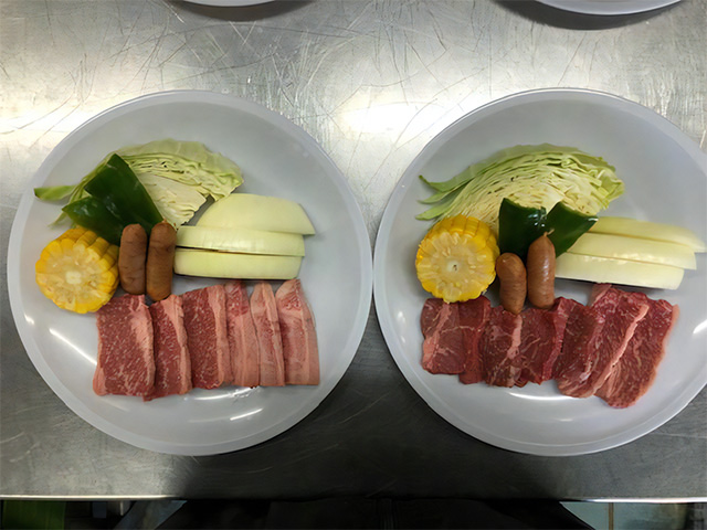 バーベキューBコース（写真は2名分）／©淡路島牧場/淡路島牧場（兵庫県南/あわじ市）