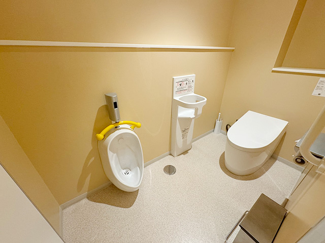 「みなとやま水族館」内のトイレにある子供用便器/NATURE STUDIO(ネイチャースタジオ)(兵庫県/神戸市)